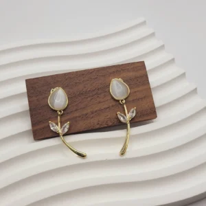 White Mother of Pearl Flower Earrings