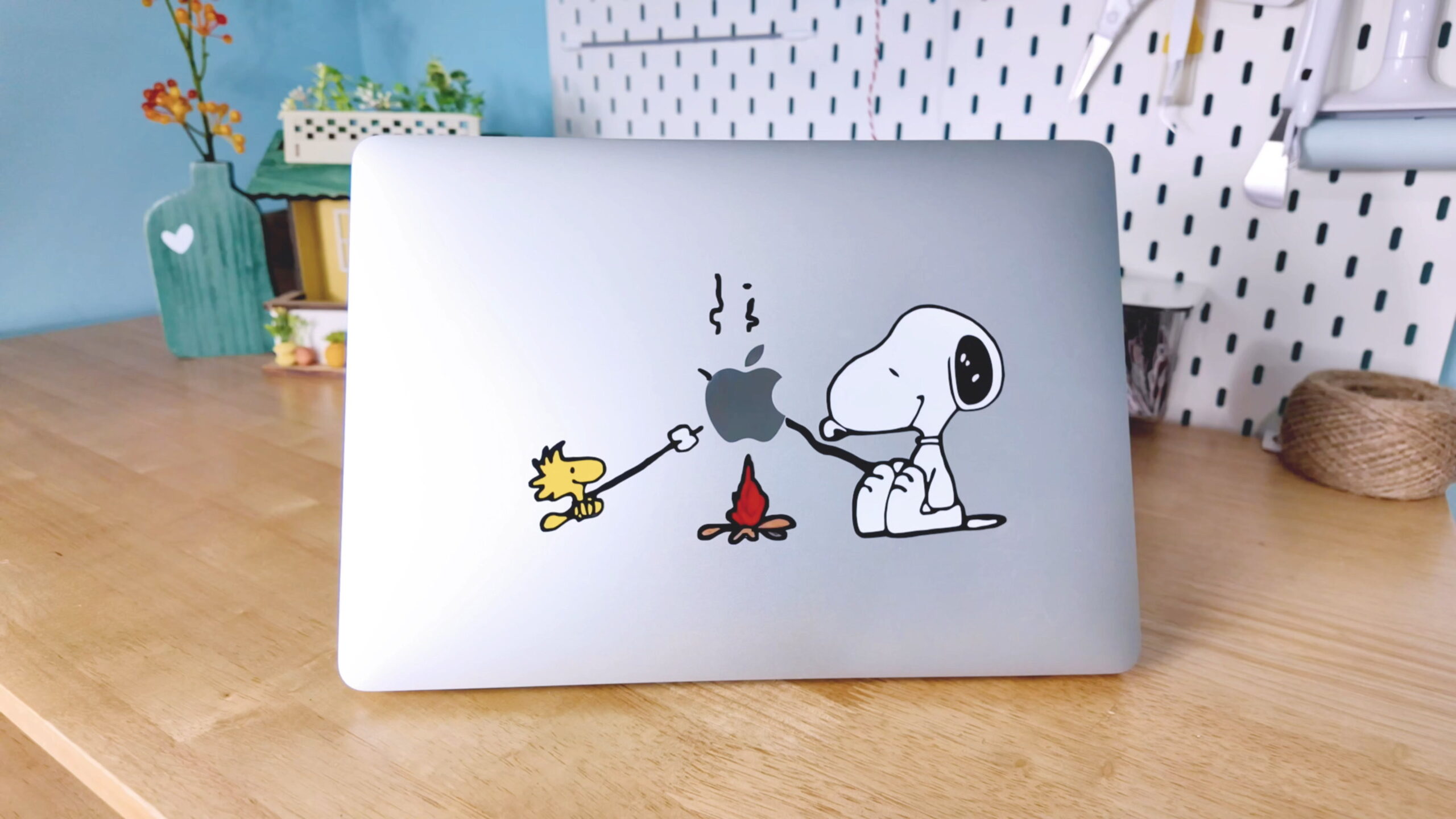 Snoopy Vinyl Decal Sticker for Macbook Pro, Mac Air,Waterproof Apple Decal,All Macbook Laptop Sticker,Apple Logo Sticker, Apple logo Decal - Image 2
